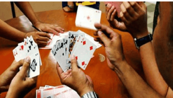 പണംവച്ച് ചീട്ടുകളി: സിപിഎം നേതാവ്‌ ഉൾപ്പെടെ 11 പേർ പിടിയിൽ, അര ലക്ഷത്തോളം രൂപ കണ്ടെത്തി