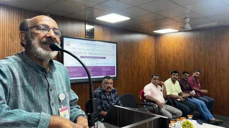 വിജിലൻസ് ആൻഡ് ആൻറി കറപ്ഷൻ ബ്യൂറോയുടെ ആഭിമുഖ്യത്തിൽ തൊടുപുഴ അൽ അസർ ലോ കോളേജിൽ നടന്ന അഴിമതി വിരുദ്ധ ബോധവൽക്കരണ സെമിനാർ അൽ അസർ ഗ്രൂപ്പ് അക്കാഡമിക്ക് ഡീൻ ഡോ. സോമശേഖരപിള്ള ഉദ്ഘാടനം ചെയ്തു.