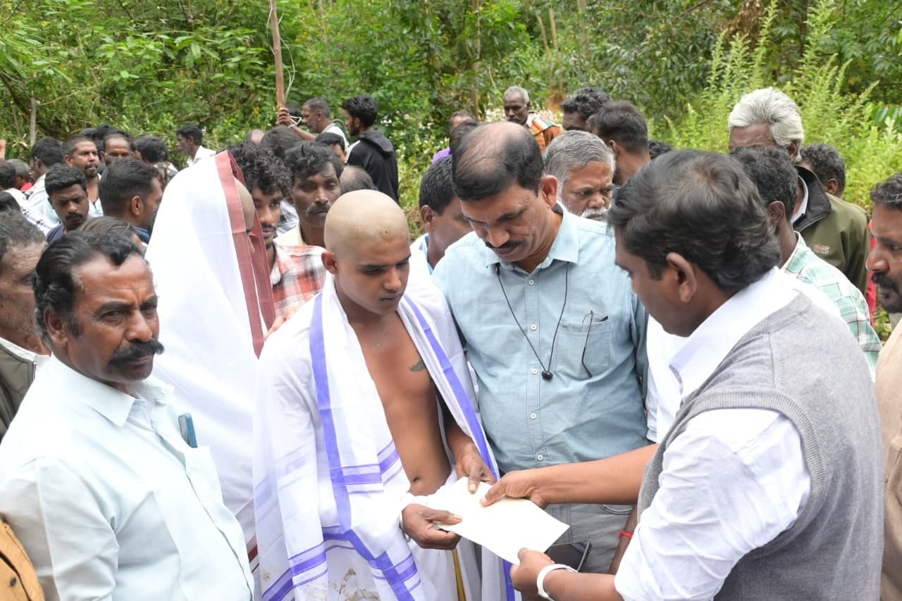 മഴയിൽ തകർന്ന ചക്ലിനോട പാലം എം എൽ.എയും കളക്ടറും സന്ദർശിച്ചു