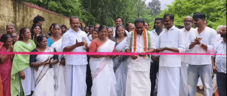 കാവുംപടി–അടപ്രക്കാവ് റോഡ് ഉദ്ഘാടനം ചെയ്തു; 20 ലക്ഷം രൂപ ചെലവഴിച്ച് ഇന്റർലോക്ക് നിർമ്മാണം പൂർത്തിയാക്കി